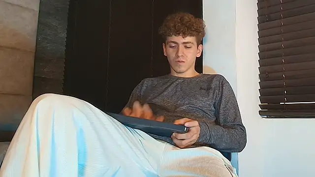 צ'אט XXX בשידור חי של Tyler_Mcrey