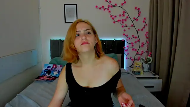 DellaRows' Live XXX Chat