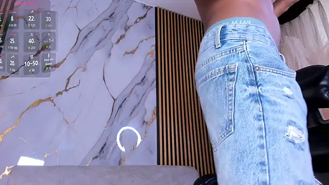 צ'אט XXX בשידור חי של JulienSaint