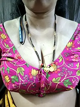 bhuvana_555 Adlı Modelin Canlı XXX Sohbeti