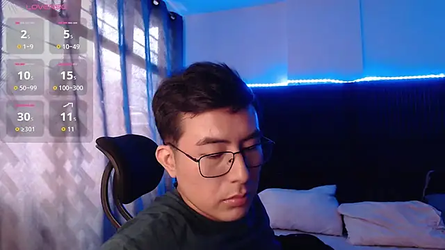 Chat XXX en directo de andrewmhilton_