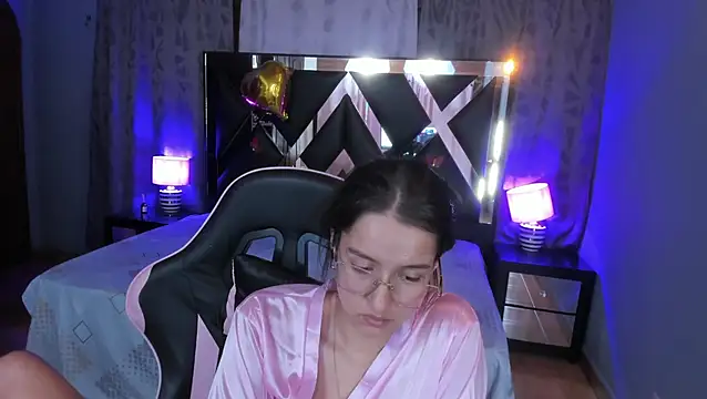 Linda4Petite Adlı Modelin Canlı XXX Sohbeti