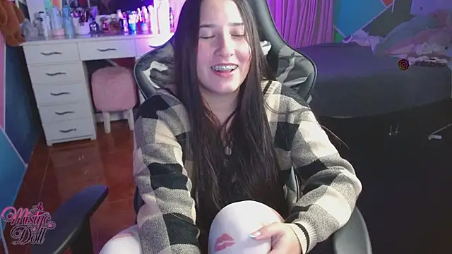 Mysticdooll69 élő XXX-chatje