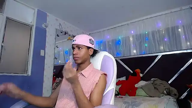 Chatroom XXX en direct de Santy_bigcock_01