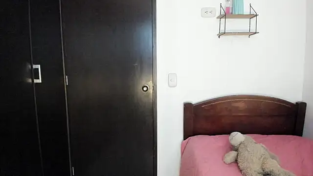 Lucy_Doll85 Obrolan Langsung XXX