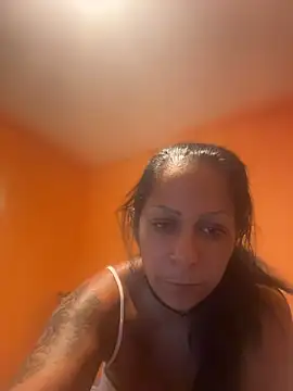 Chat +18 de wildfarmbabe ao vivo