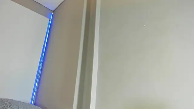 XXX chat uživo modela Roxy_Stonee