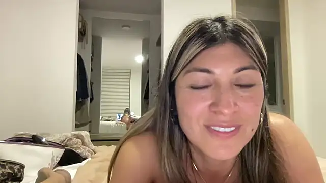LunaBeya's Live XXX Chat