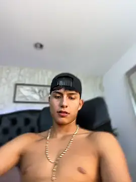 Lander_Cruz élő XXX-chatje