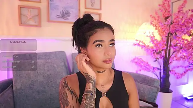 MeganLowell élő XXX-chatje