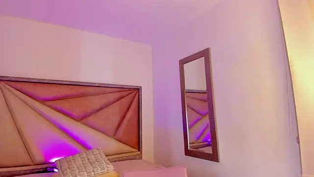 FaloonRoussel Adlı Modelin Canlı XXX Sohbeti