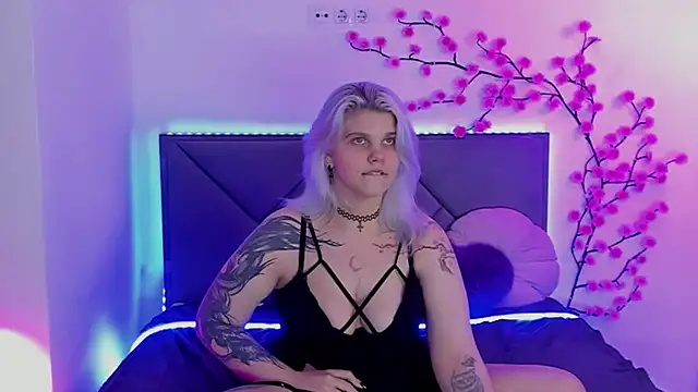 JoannLowe élő XXX-chatje