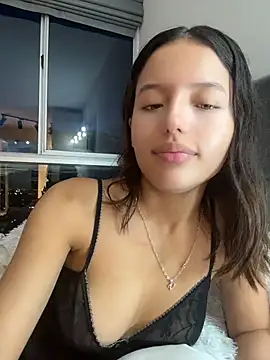 Sofia18_pinkk Adlı Modelin Canlı XXX Sohbeti