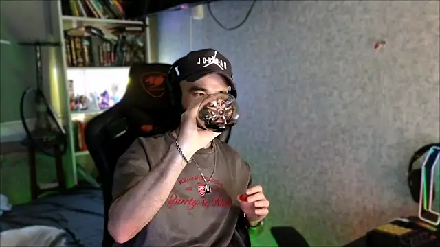 צ'אט XXX בשידור חי של _Serious_Man