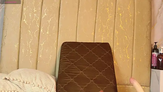 XXX chat uživo modela vivi_ruby