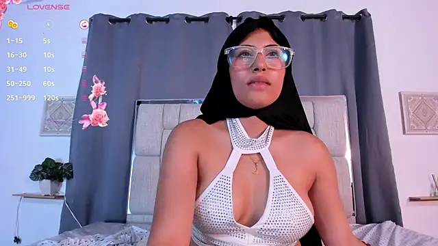adaharaa_ Adlı Modelin Canlı XXX Sohbeti