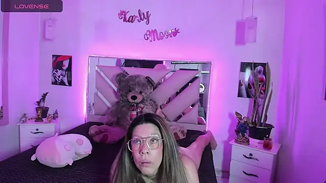 Chat +18 de Karly_moon ao vivo