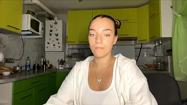 Chat +18 de TanyaSavela ao vivo