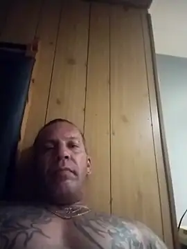 AceticPinscher Chat XXX in diretta
