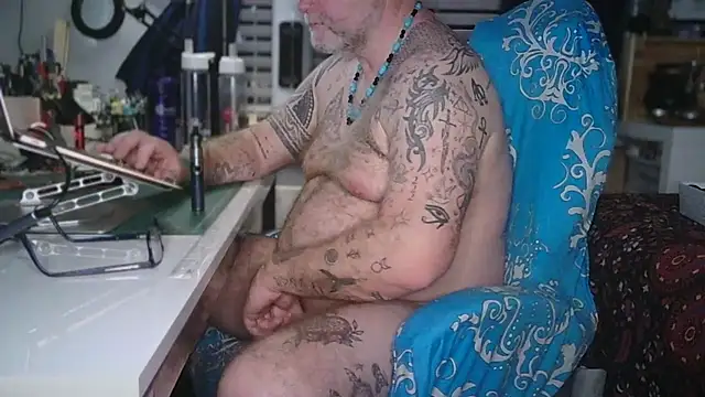 Tattooed_Dilf_01: онлайн-секс-чат