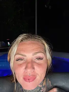 AlexandraWildd Chat XXX in diretta