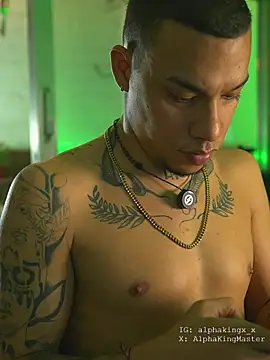 AlphaMasterXxx – Naživo XXX chat