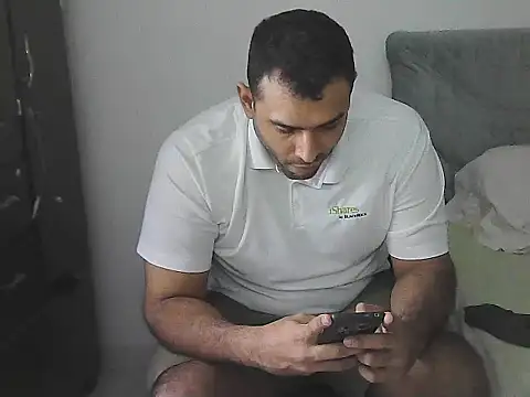 Chatroom XXX en direct de alphalatinobearx