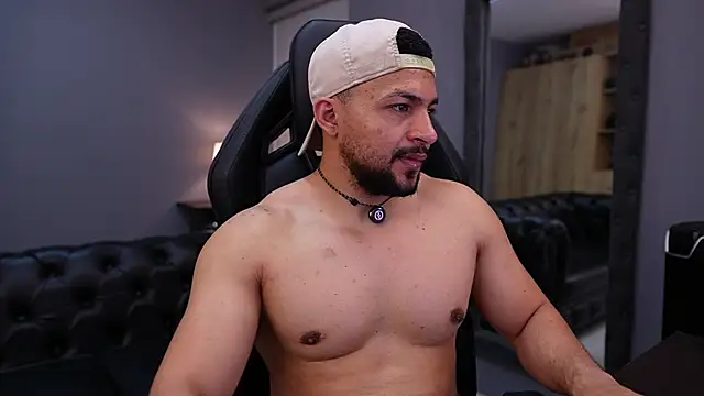 LoganMartinX: онлайн-секс-чат