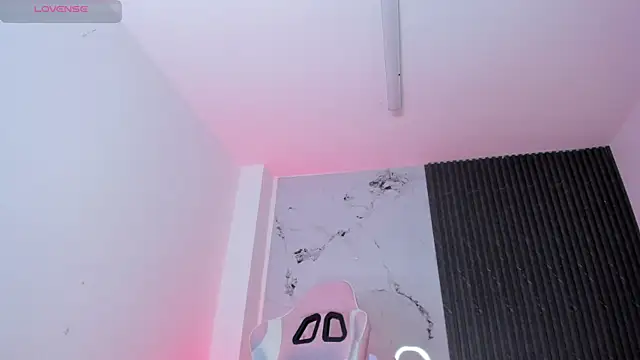 Chloemuaak Adlı Modelin Canlı XXX Sohbeti