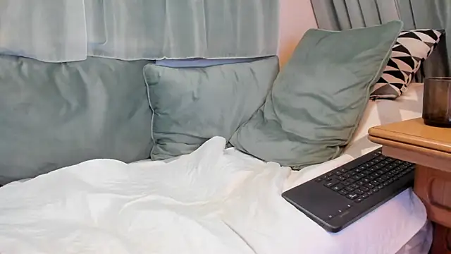 Dirty-Bya live XXX chat