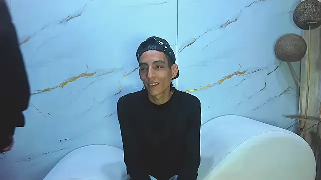 AmazingOrgasm Webcamshow