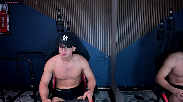 แชท XXX สดของ Axxel_Muscle