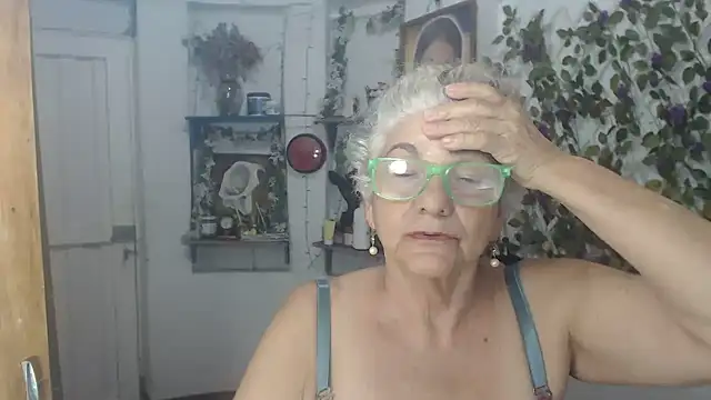 FunnyGrandma: вебкам-шоу