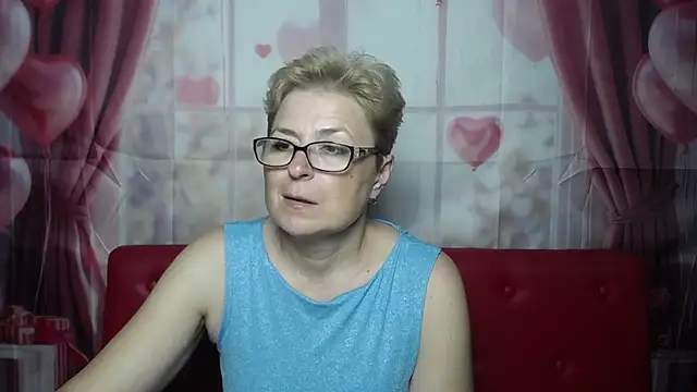 EmiliaGree Adlı Modelin Canlı XXX Sohbeti