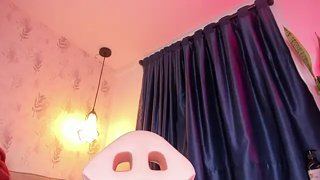 perla7777's Live XXX Chat