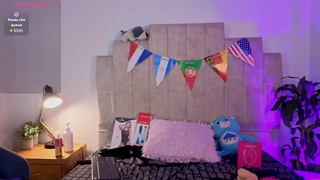 Emilly-hall Chat XXX live