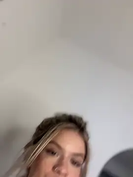 Alisha-Bond's Live XXX Chat