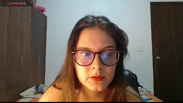 Онлайн чат XXX MadieeLorez