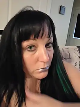 Queenemerald's Live XXX Chat