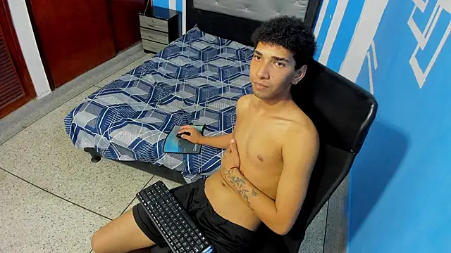 efrain_boy live XXX chat