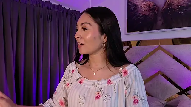 Emelie_Ch1: онлайн-секс-чат