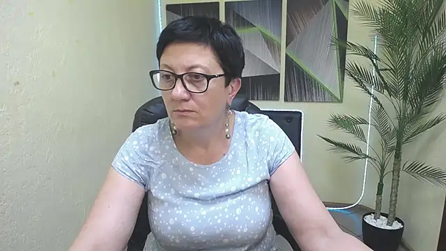 EmilyL0ve Chat XXX in diretta