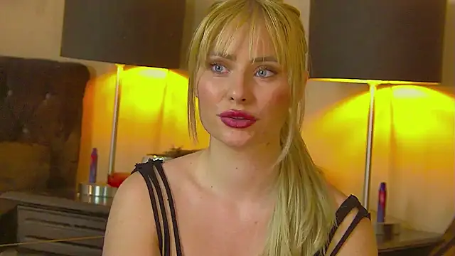 Chat XXX en directo de MisshaNight