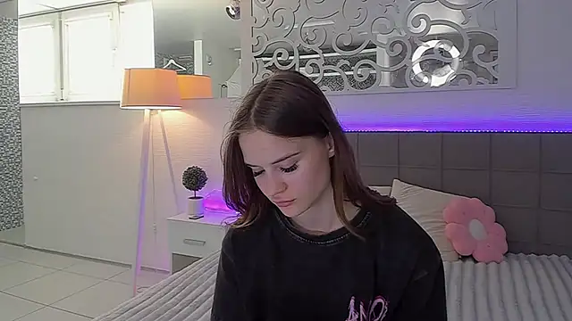 LuisaClover Adlı Modelin Canlı XXX Sohbeti