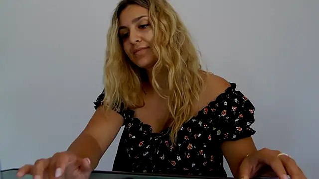 NicolePlay Chat XXX live