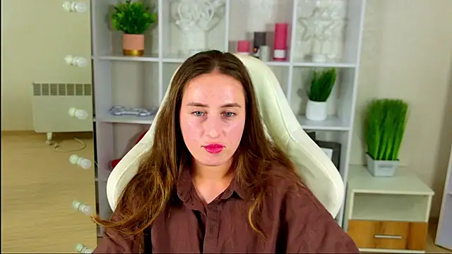 NadinnL Adlı Modelin Canlı XXX Sohbeti