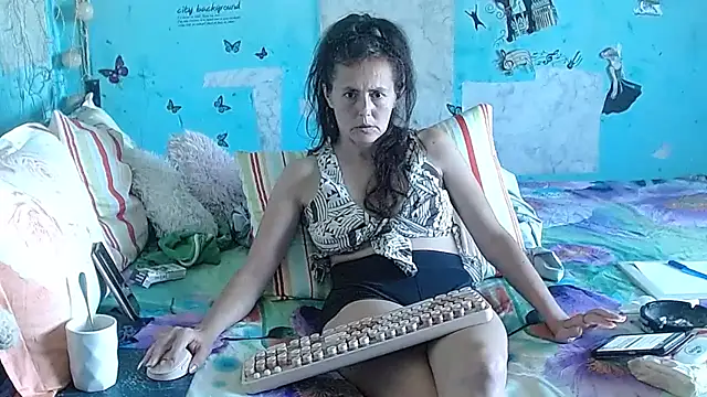 brighteyes77 XXX чат на живо