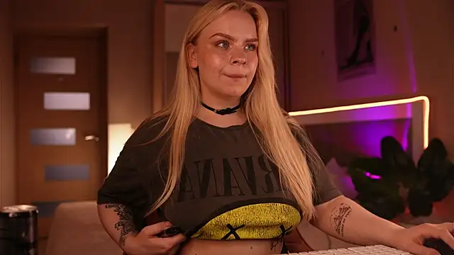 LisaLove3 Adlı Modelin Canlı XXX Sohbeti