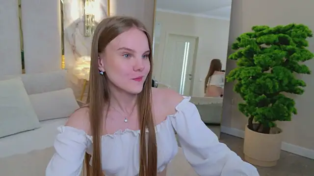 Lili_Lohan Adlı Modelin Canlı XXX Sohbeti