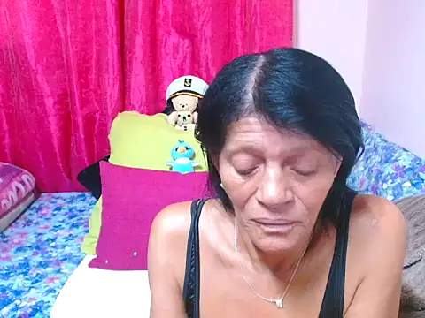 Chat +18 de sluttyrox ao vivo